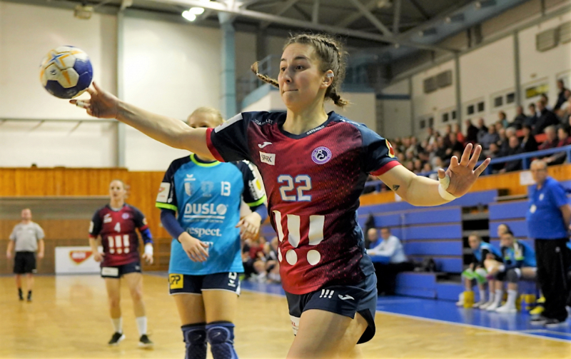 Nálada v týmu je i po vypadnutí z poháru stále dobrá, říká křídelnice Adéla Baumbachová