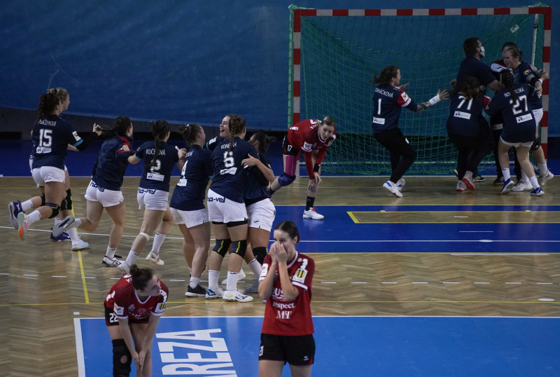 UTKÁNÍ CHYBĚLO JEDINÉ - DIVÁCI V HALE