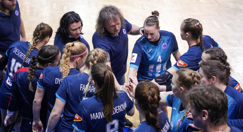 OPĚT NÁS V DŮLEŽITÉM OKAMŽIKU PODRŽELA BRANKÁŘKA