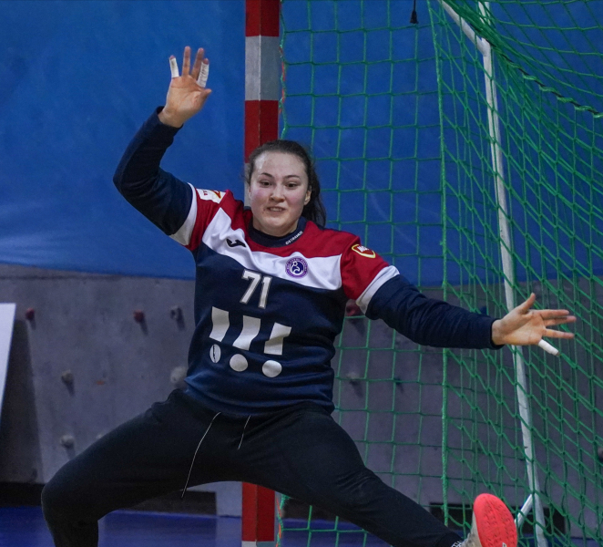 DOMA SI VĚŘÍME NA KAŽDÉHO SOUPEŘE