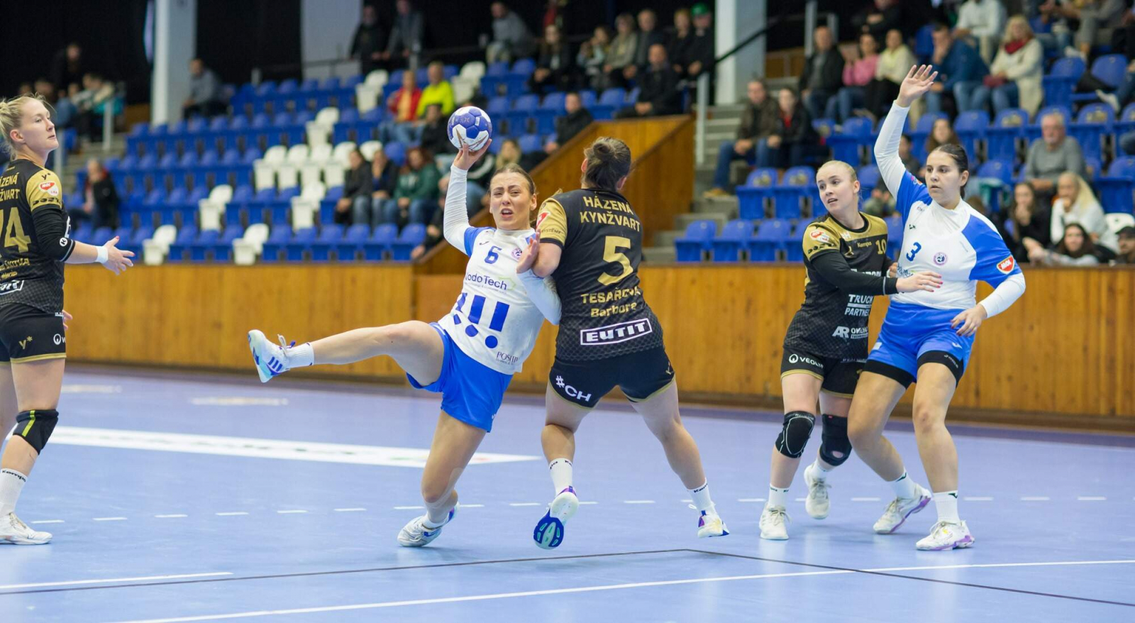 UTKÁNÍ DVOU ROZDÍLNÝCH POLOČASŮ
