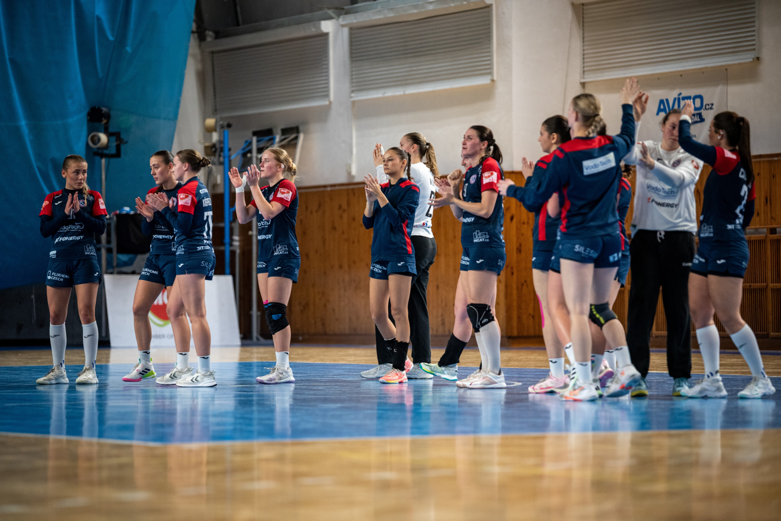 SOKOLSKÉ DERBY HOLKY I PŘES PROHRU ODMAKALY