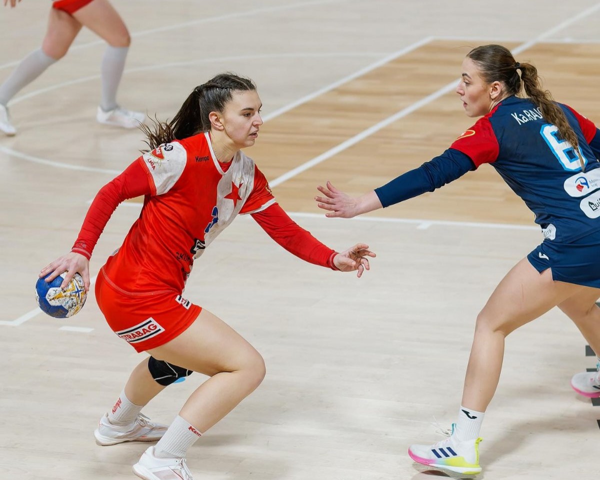 SE SLAVII JSME DRŽELI KROK POUZE POLOČAS