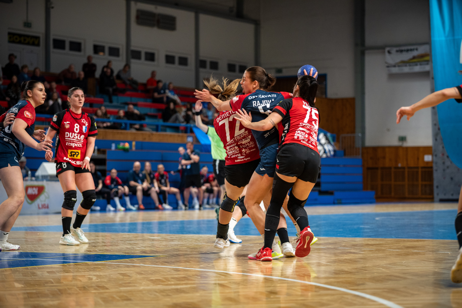 FANOUŠCI OBOU TÝMŮ V NEDĚLI VYTVOŘILI SKVĚLOU ATMOSFÉRU