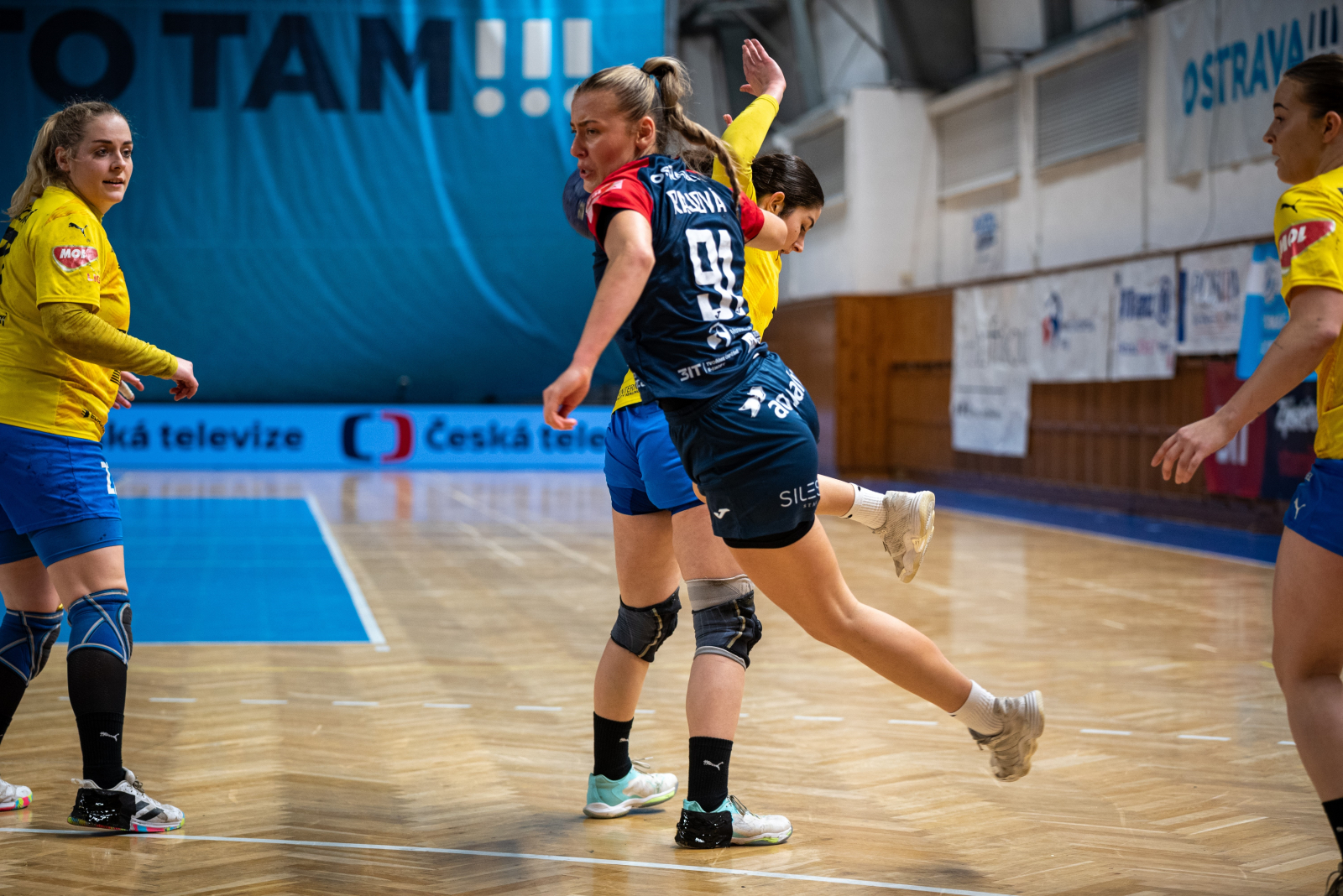 HURÁ NA ZLÍN! CESTA K VÝHŘE S FANOUŠKY V ZÁDECH