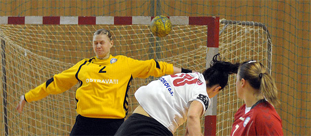 Mistr vyškolil nováčka: DHC Sokol Poruba - Slavia Praha 21:33